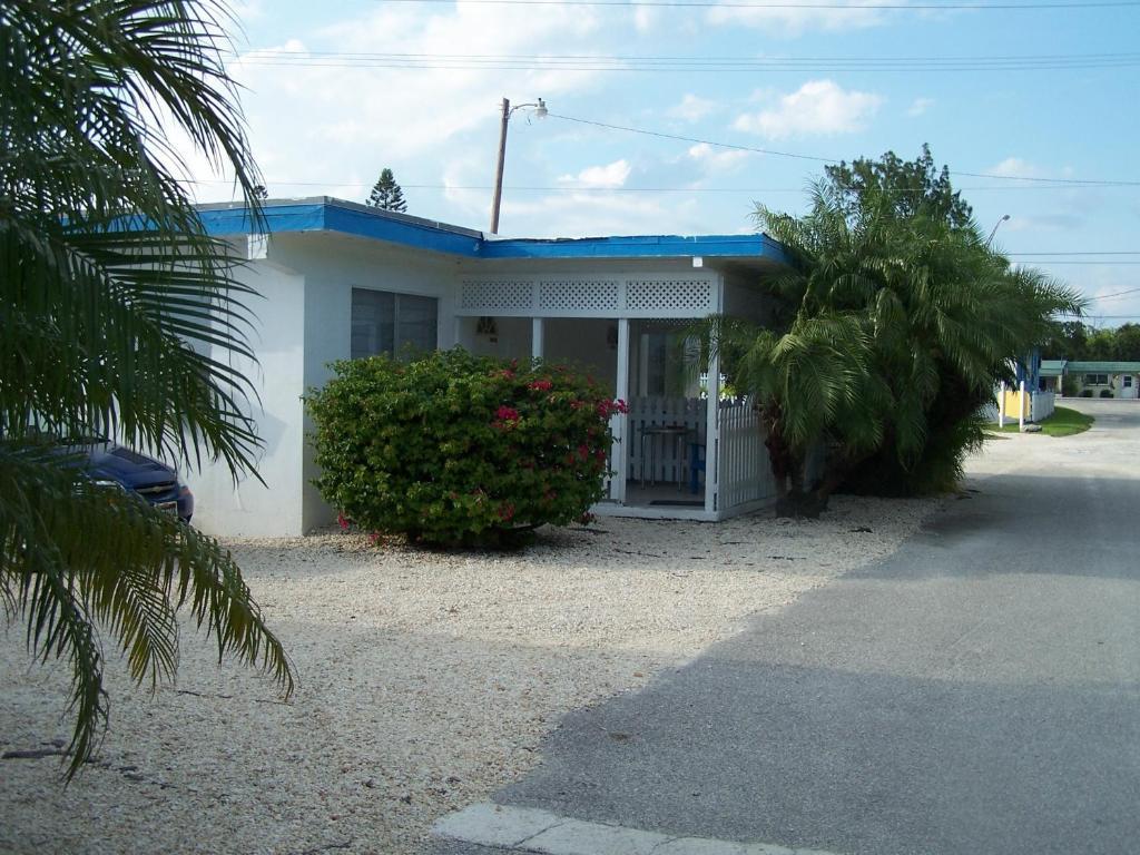 Floating Sea Cove Resort And Marina Marathon Room photo