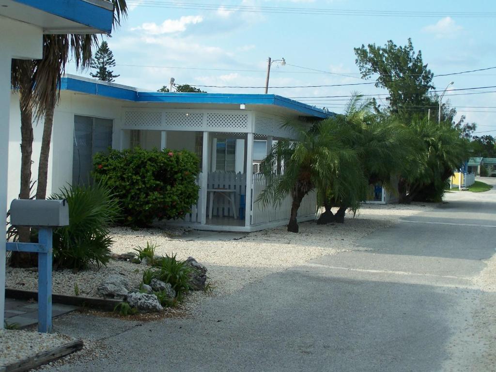 Floating Sea Cove Resort And Marina Marathon Room photo
